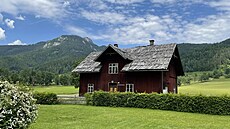 Jezersko, Slovinsko, typickým prvkem zdejší architektury jsou dřevěné střechy...