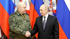 Surovikin a Putin v době, kdy byly jejich vztahy zalité sluncem