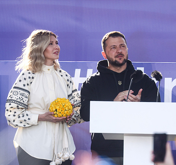 Takhle se to d�lá. Olena Zelenská reprezentuje ukrajinské tv�rce za v�ech...