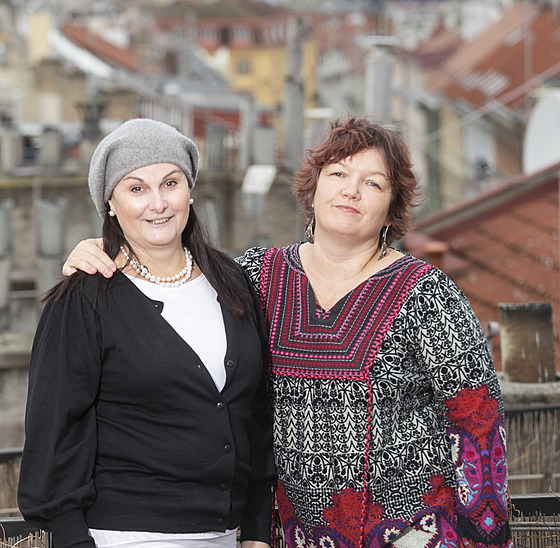 Spisovatelka Eva Papouková (na snímku vlevo) s Galinou Miklínovou