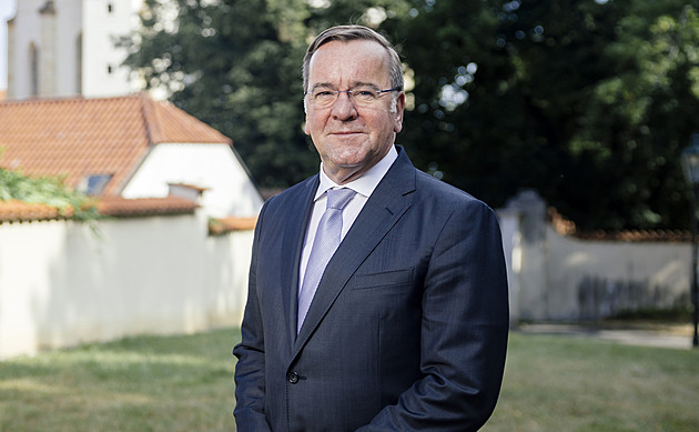 Pistorius exkluzivně: Ukrajina je partnerem i bez členství v NATO. Nemůžeme jí zatím dát záruky pro datum přijetí