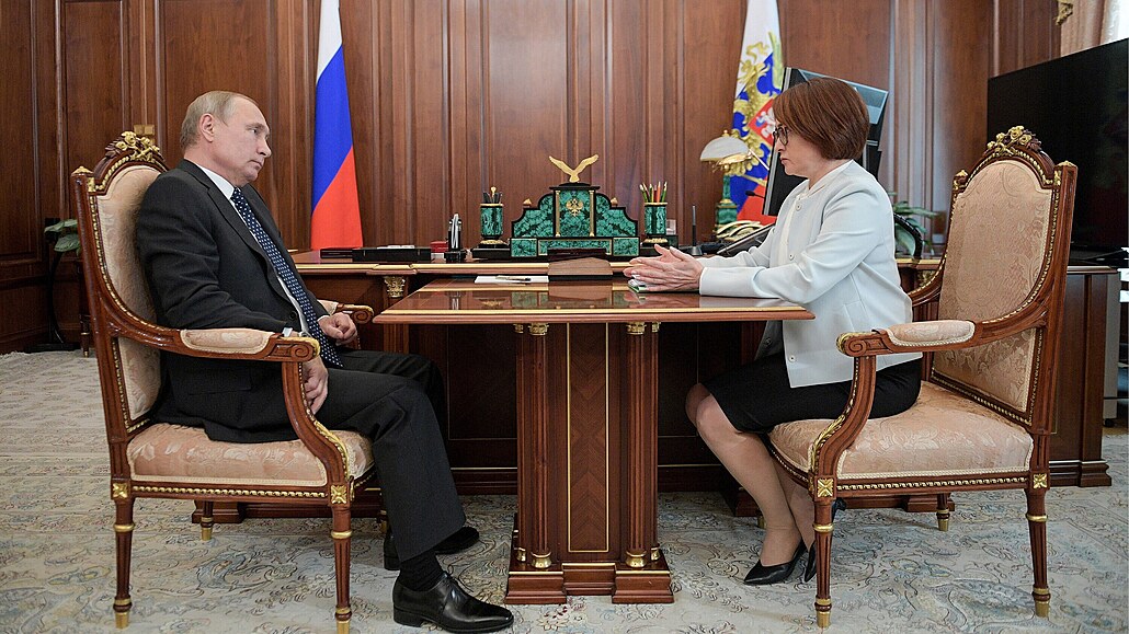 Prezidentka ruské centrální banky Elvira Nabiullinová na archivním snímku pi...