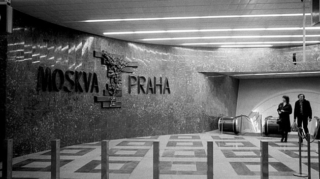 Vchod do metra Anděl ze strany Na Knížecí. Snímek z roku 1985.