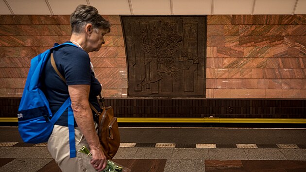 Komunistick minulost ve stanici metra Andl - ve vestibulu i na nstupitch.