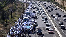 Přes 200 000 lidí se o víkendu v Izraeli zúčastnilo protestů proti soudní...