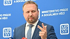 Ministr práce a sociálních věcí Marian Jurečka (KDU-ČSL) na tiskové konferenci...