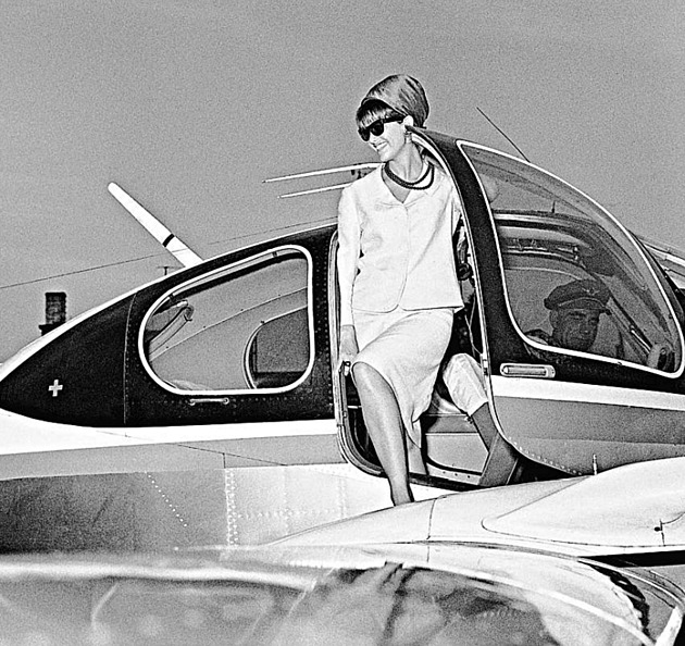 Smějeme se s magicky přitažlivou Claudií. Herečkou psychologicky složitých postav