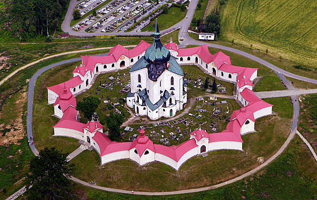 Santiniho hvězda. Nejznámější dílo, poutní kostel na Zelené hoře, patří už skoro 30 let do UNESCO