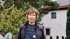 Nora Sopková, dcera malíře Jiřího Sopka, je profesí set dekoratérka. Má za...