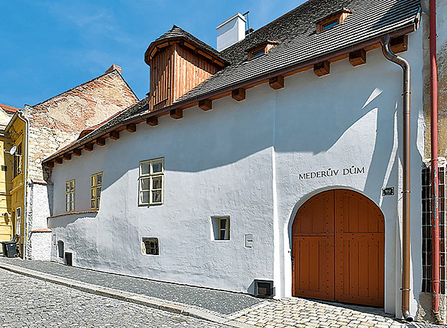 Mederhaus. Významná památku již za první republiky a jeden z nejstarších domů v Žatci