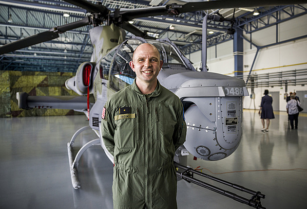 Rozdíl ve zbraních mezi sovětskými vrtulníky a Viperem je obrovský! Trefit tank je hračka, říká pilot nové armádní pýchy