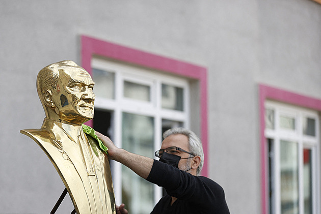 Atatürk jako Koněv? Praha 6 přitahuje problémy s pomníky