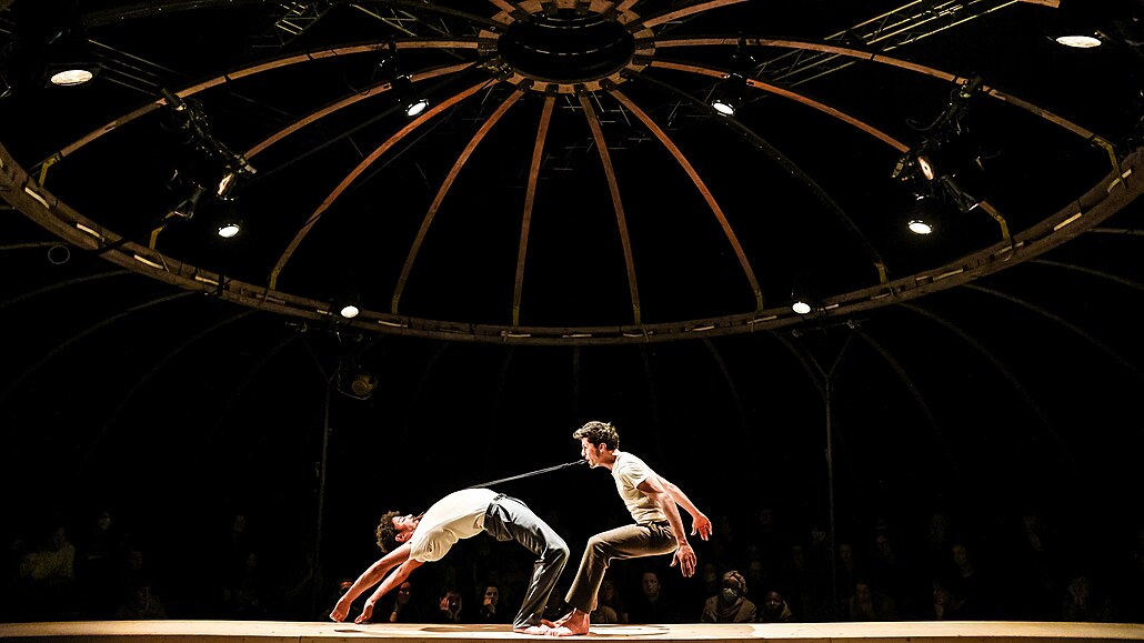 Bratrovra�edná show Bitbybit � Collectif Malunés a Movedbymatter