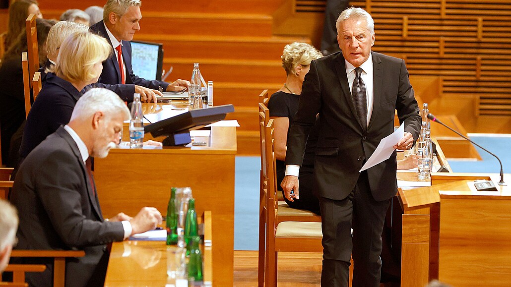 Prezident Petr Pavel a soudce Robert Fremr v Senátu.