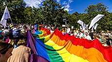 V Praze se konal další ročník Prague Pride Parade. V průvodu šlo podle policie...