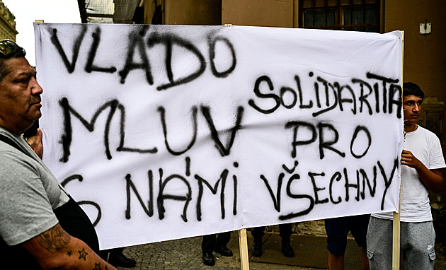 Rasou to není. Romové se většinou svezou s ostatní „chudinou“