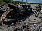 Zniený ukrajinský tank u obce Robotyne.