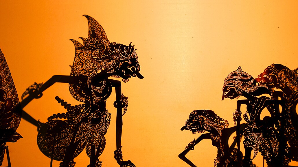 Indonéské divadlo wayang kulit nabízí divákm silné záitky, zejména tm, kteí...