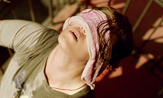 Mozek na bodu varu. Hrdinu filmu Brutální vedro trápí tropické teploty, ale...