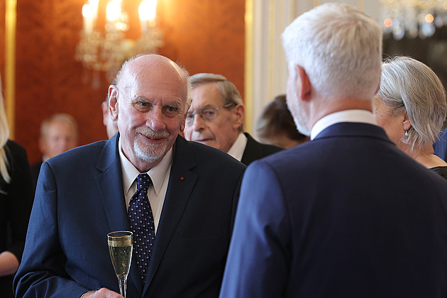 Rychetský a spol. dostanou 10 milionů. Sedm ústavních soudců má nárok na pět platů odchodného