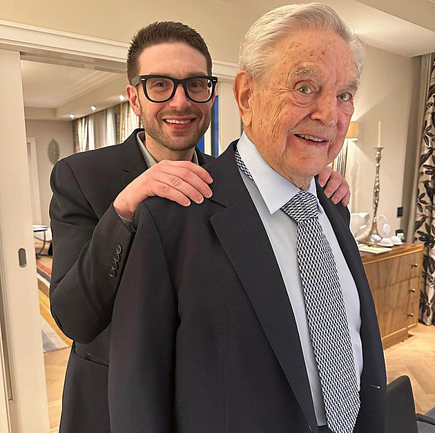 Neodcházíme z EU, ujistil Alex Soros. Nadace se bude soustředit na východ, zmínil i Prahu