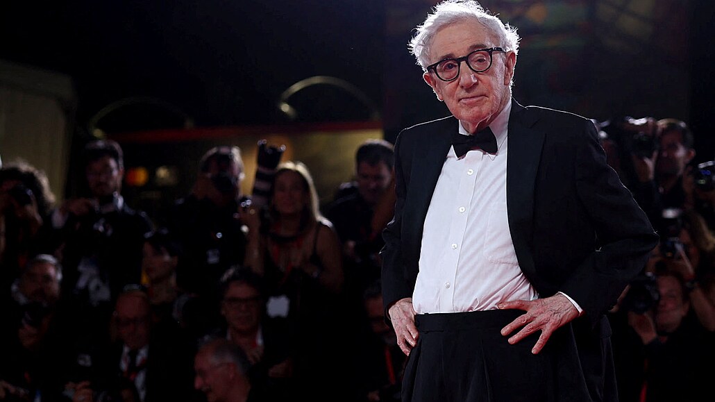 Zásah tstím. Woody Allen pijel do Benátek osobn pedstavit svj nový film.