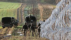 Polsko chrání svou východní hranici s Běloruskem dvě stě kilometrů dlouhým a...
