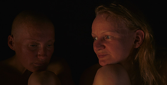 Sestry z kou�ové sauny. Dokument estonské re�isérky Anny Hintsové po uvedení na...