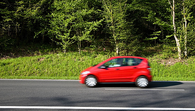 Malé auto se ženou za volantem aneb Jak řada Čechů prodělá lobotomii při usednutí za volant