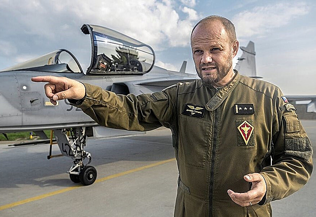Tam, kde cvičí český Top Gun. Jak top vypadá v přísně střežené základně, odkud by jednou mohli startovat i piloti F-35