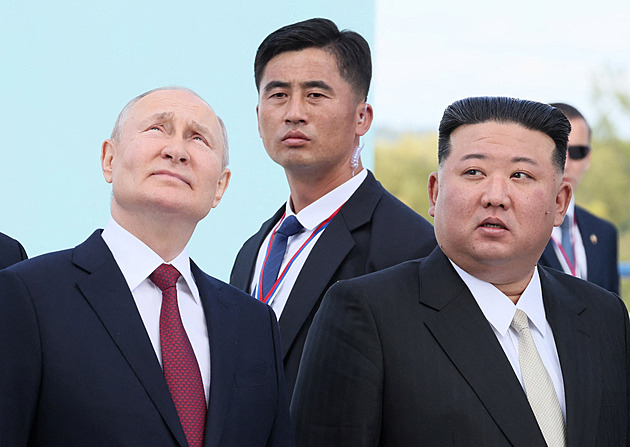 Kim dorazil za Putinem. Slíbil mu pomoc ve válce proti imperialismu