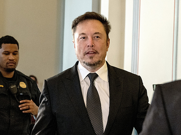 Muskovo třeštění dává smysl. Při palbě na všechny strany občas mine, často ale také trefí do černého