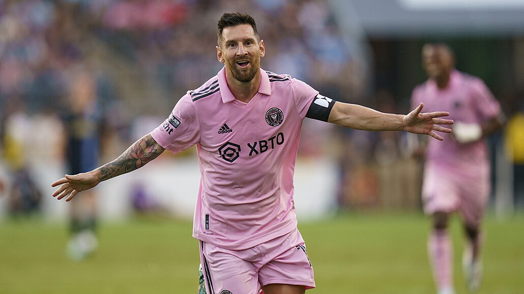 Lionel Messi, dost možná nejlepší fotbalista v dějinách, není v dresu...