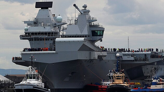 Letadlová lo HMS Queen Elizabeth.