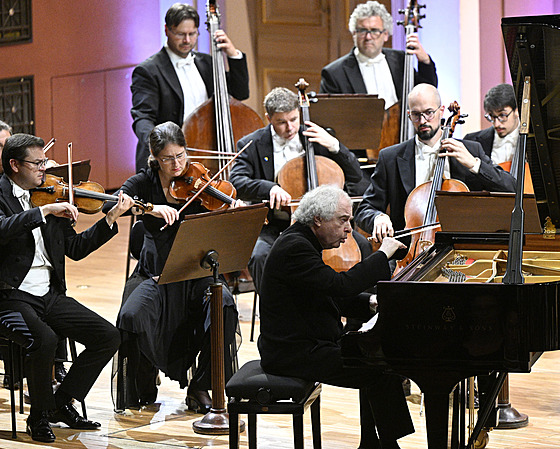 Festivalový koncert �eské filharmonie s klavírním virtuosem Andrásem Schiffem