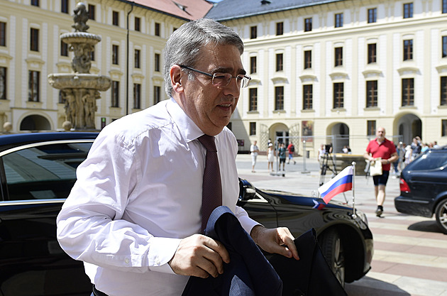 Vysoká hra o velvyslance. Česko má páku na Kreml, do Moskvy by mohl zamířit muž z ministerstva obrany