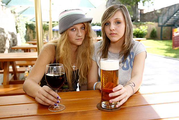 Zkušenost s alkoholem má každý třináctiletý školák. Děti ho nepovažují za drogu, tvrdí uznávaná „děckařka“