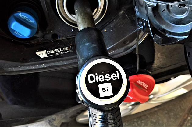 Velké změny na silnicích: data ukazují strmý pád dieselů v Evropě. Co za ním stojí?
