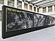 Pochmurná velkoformátová plátna Jiřího Sozanského evokují beznaděj roku 1968