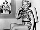 Odv, který koní kousek pod prsy, umla obléct Betty Grableová