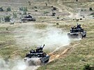 Tanky M1A2 Abrams ve slubách americké armády na vojenském cviení v Bulharsku...