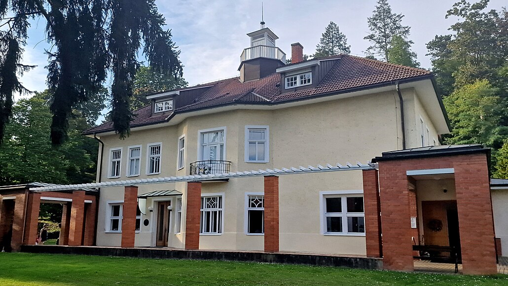 Sídlo Tomáše Bati. Dům upravený v roce 1911 Janem Kotěrou se stal pohodlnou...
