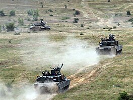 Tanky M1A2 Abrams ve slubch americk armdy na vojenskm cvien v Bulharsku...