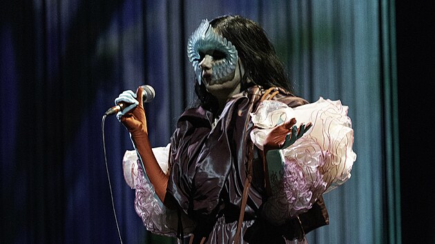 Opulentní show. Islandská zpěvačka Björk ve Vídni zabodovala