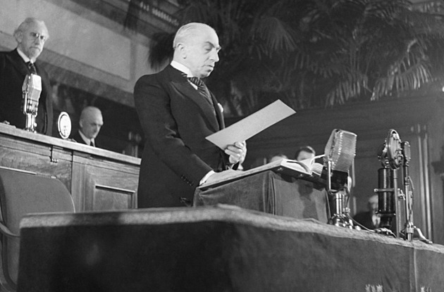 Háchovi se na Hrad nechtělo. Nakonec stanul v čele státu, zoufale bojujícího o své přežití