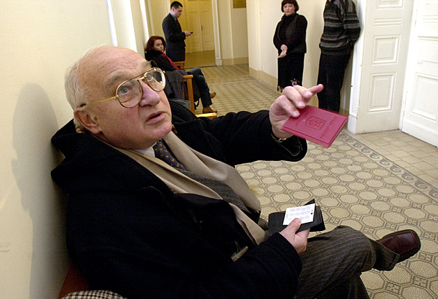 Zemřel bývalý senátor a ředitel Komerční banky Richard Salzmann. Bylo mu 94 let