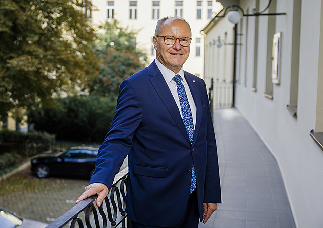 Nespokojenost obyvatel s ilegální migrací roste, lidé ale nemohou stát na hranicích za plotem, říká bavorský politik