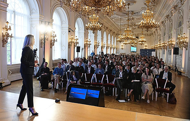 Hrad dal VIP akci slevu. Podle interního ceníku platili pořadatelé nejnižší možnou částku