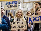Stovky student a akademik v úterý v Praze protestovaly za vyí platy.