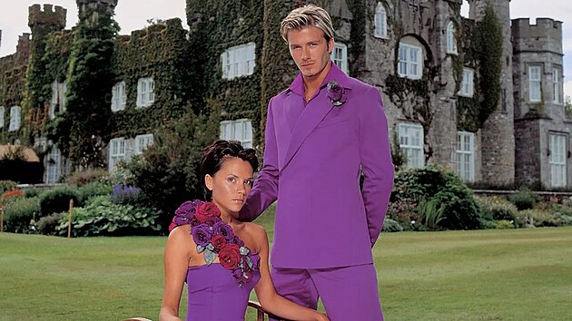 Kontroverzn fialov komplet oblkla David  Beckham  na veselku.